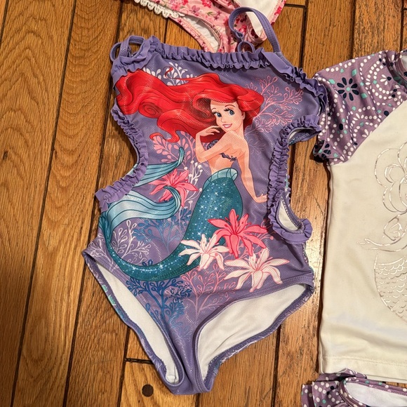 Girls’s swimsuit lot size 5-6 - Picture 5 of 6